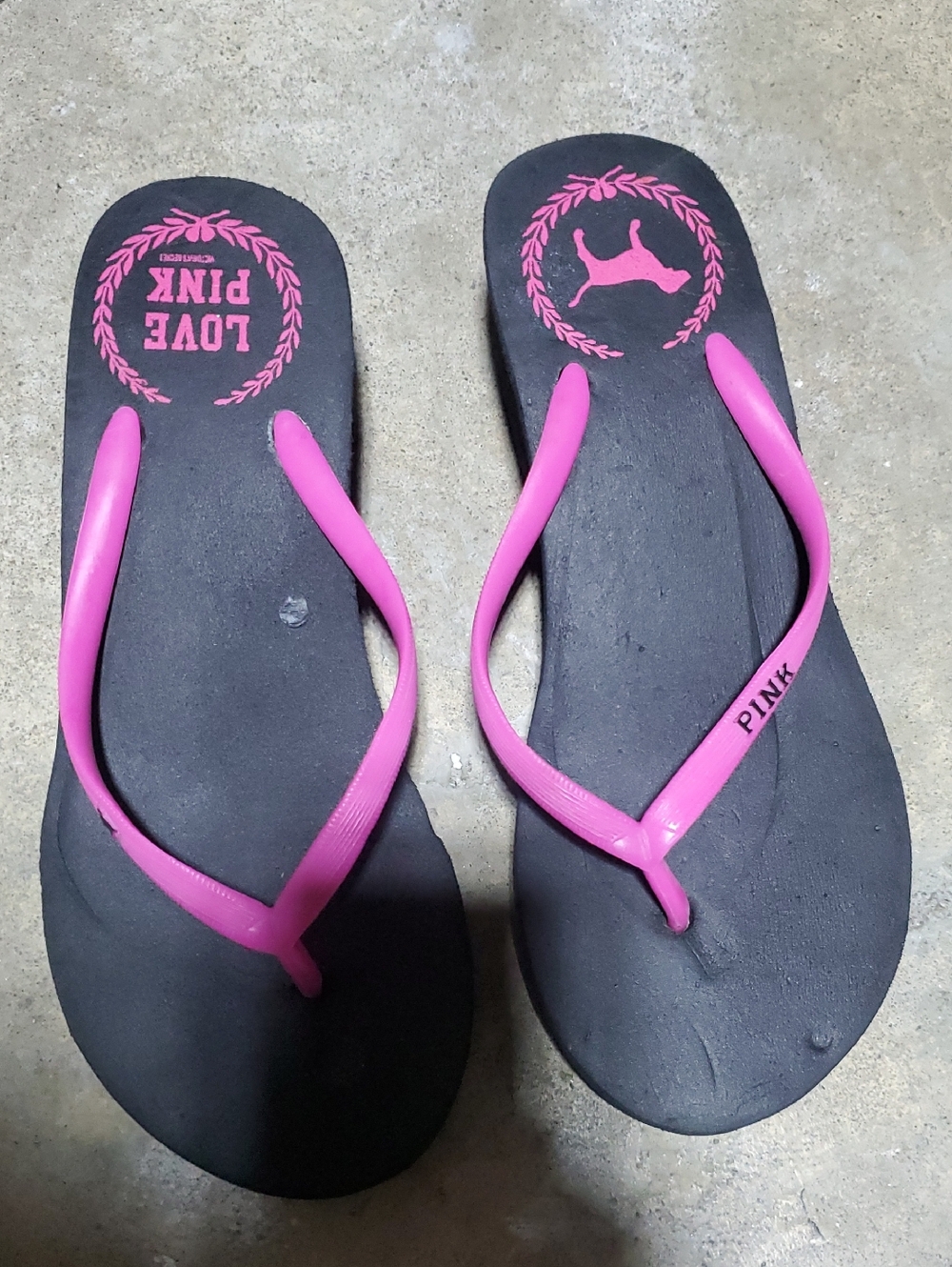 PINK Victoria's Secret Black Flip Flop Sandals with Pink Straps